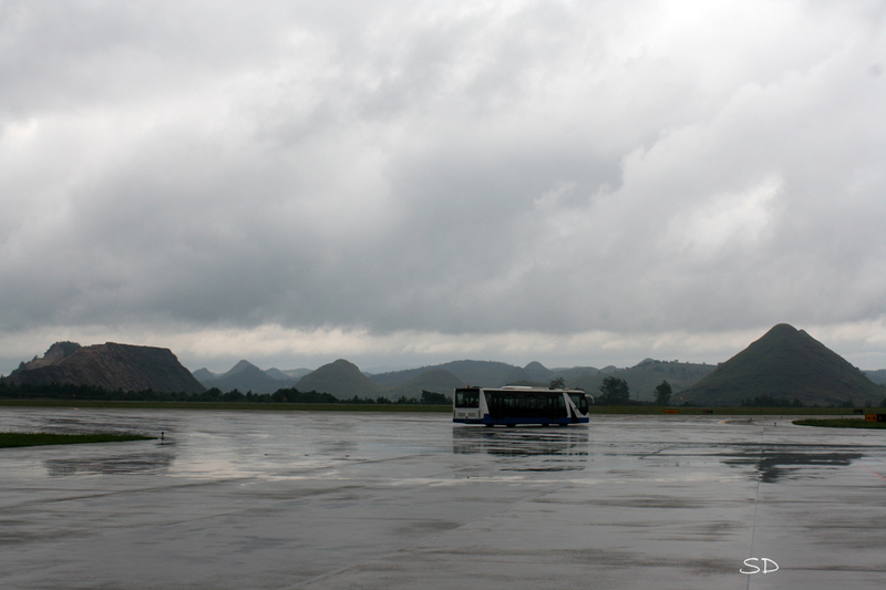 雨后的贵阳龙洞堡机场 摄影 不是牛仔也忙