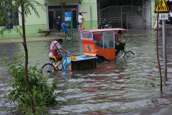 雨后 摄影 卜光