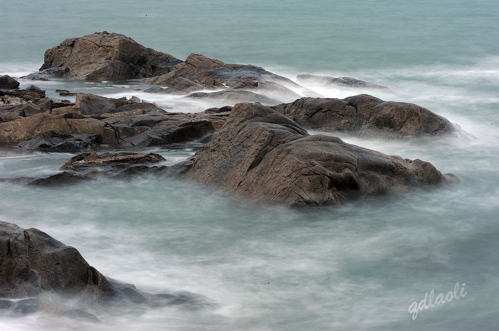 青岛的浪与礁 摄影 qdzp