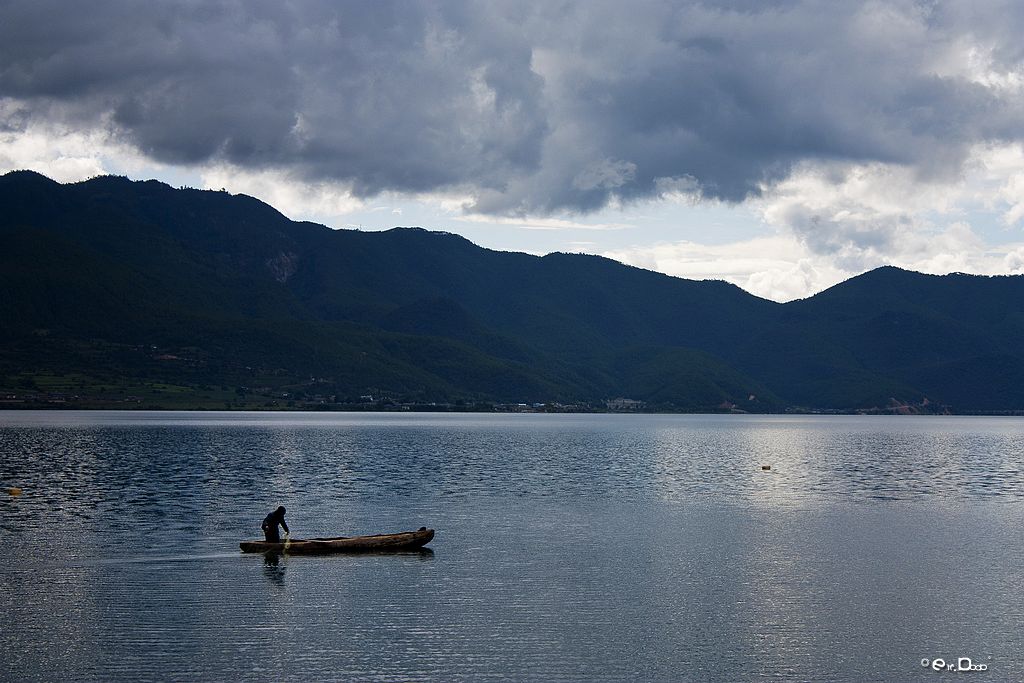 『 泸沽湖暮色 』 摄影 独睹