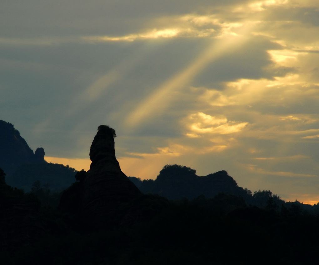 夕照拇指峰 摄影 禾田水