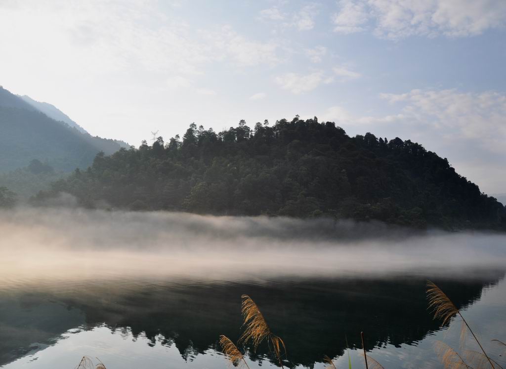 薄雾绕山间 摄影 盛夏明月