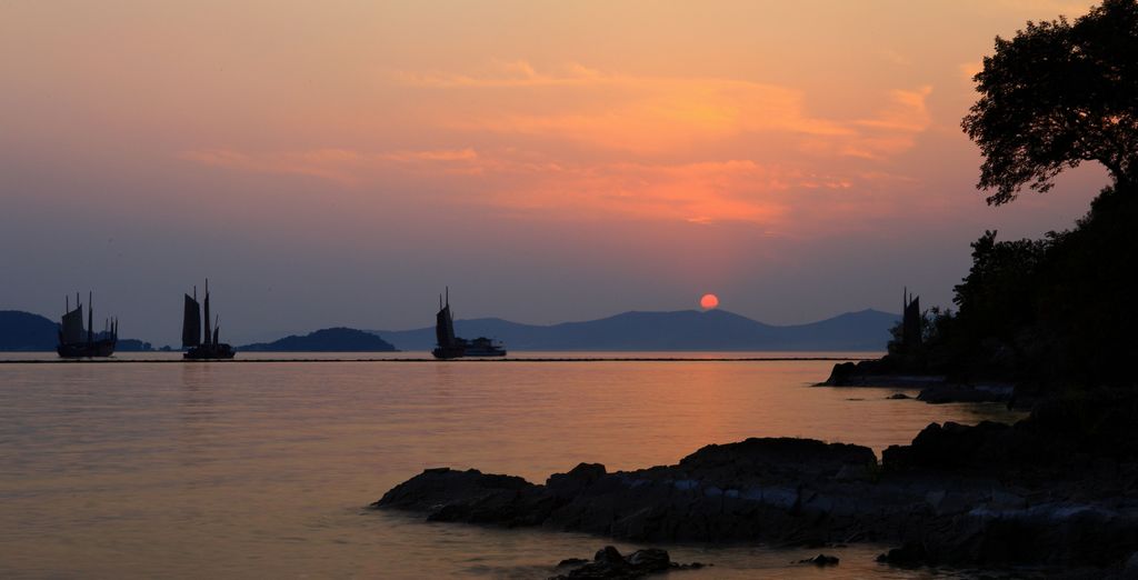 《太湖帆影》——祝大家节日愉快 摄影 邹鹏程