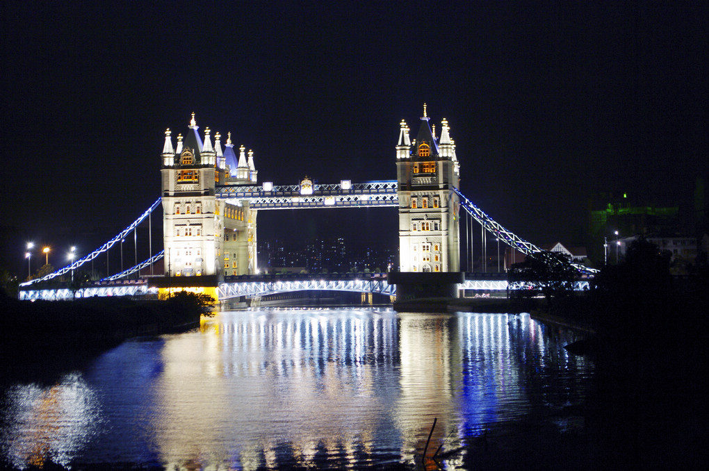 伦敦桥----山寨版 摄影 雨夜孤雁