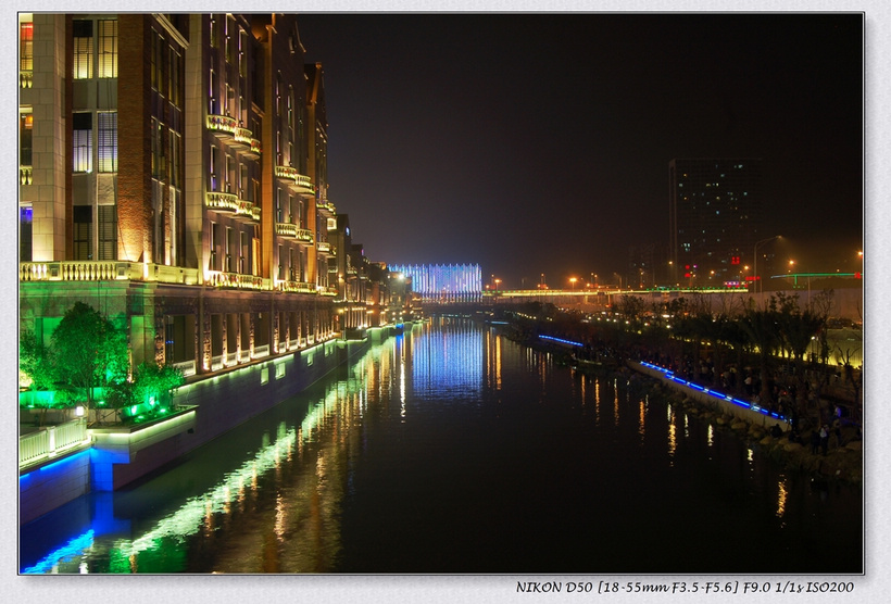 武汉的夜景 汉街 摄影 绿树常青