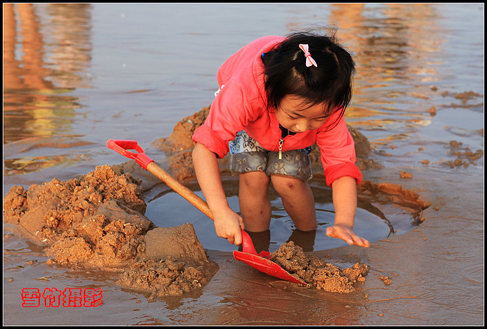 海边快乐的小妞-3 摄影 雪竹