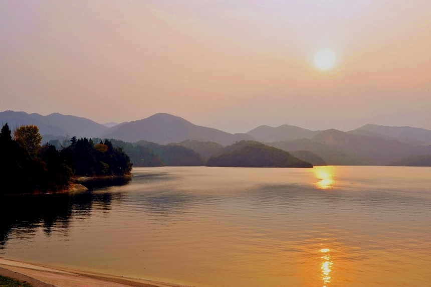 青山绿水金南漳----夕映水镜湖 摄影 熊眼看世界