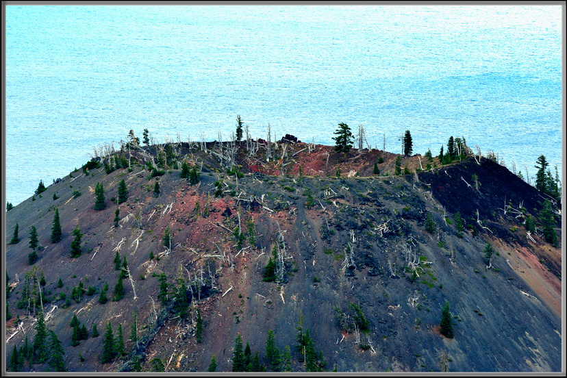 美国.火山口湖（Crater Lake）中的威扎德岛 摄影 地球邨