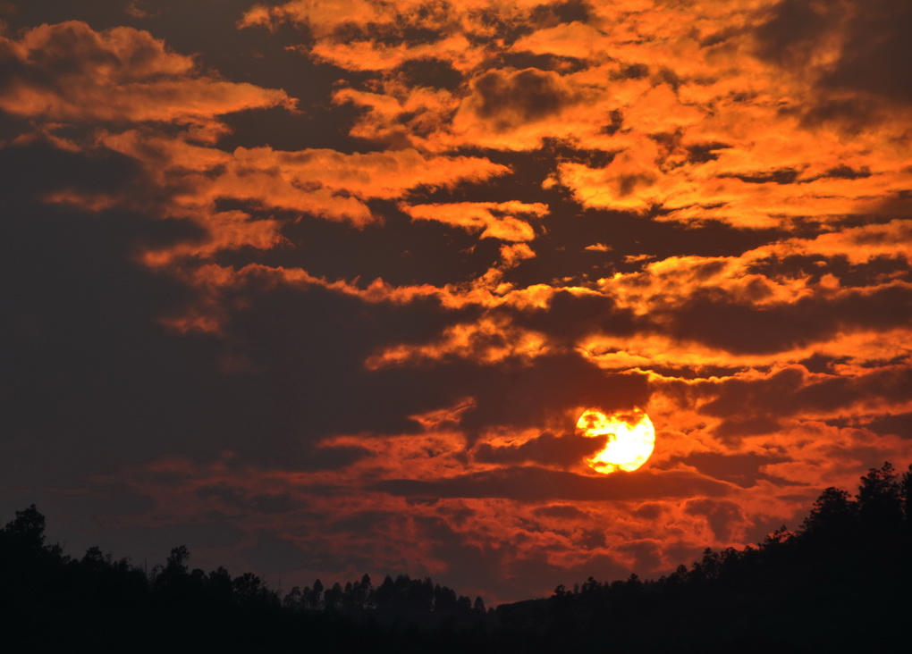 夕阳如火 摄影 日月长