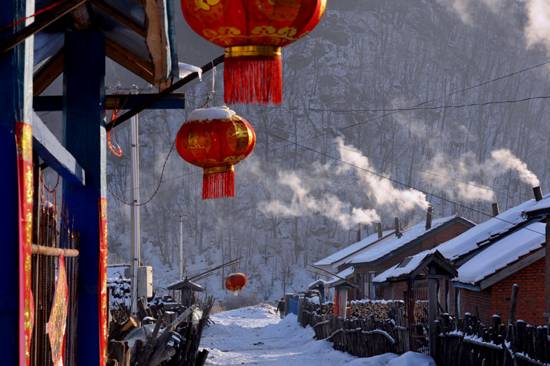 山脚人家迎新年 摄影 老朽