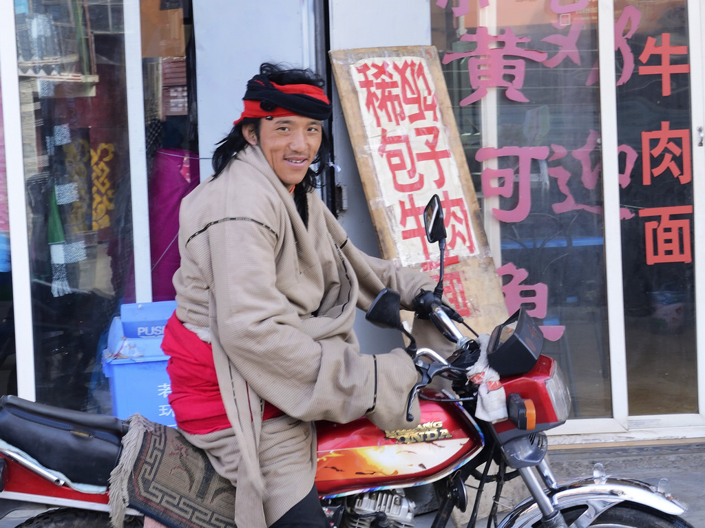 《九寨环旅》（七十四）帅哥摩的 摄影 狂来舞剑