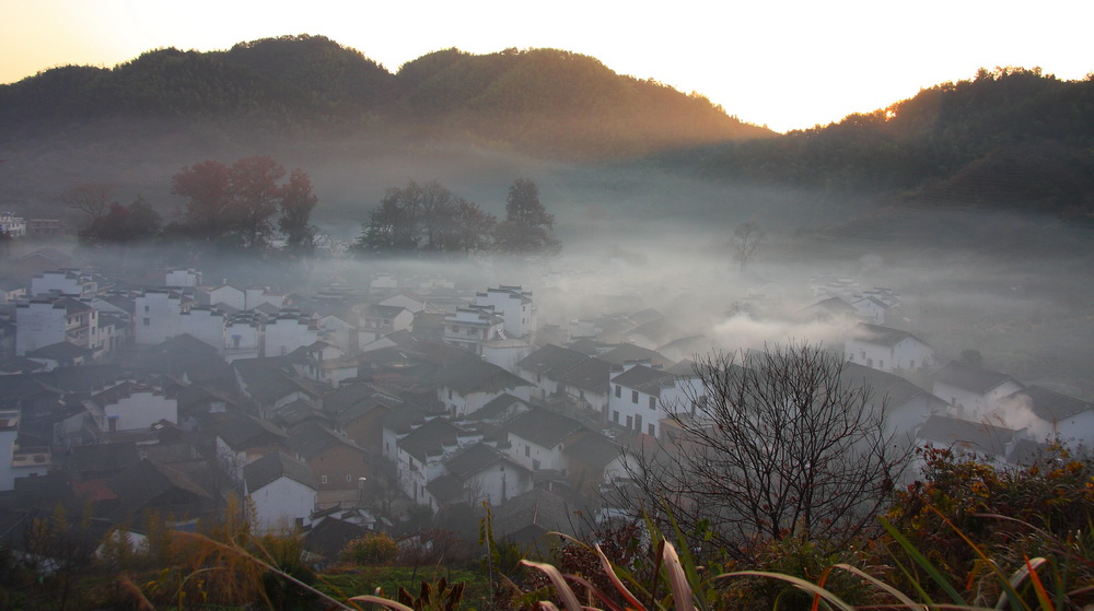 雾锁石城 摄影 粒沙片石