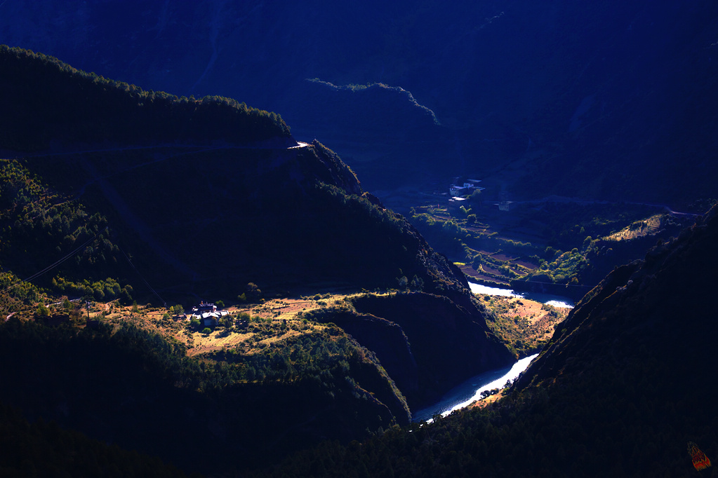 深山里 摄影 袁德洪