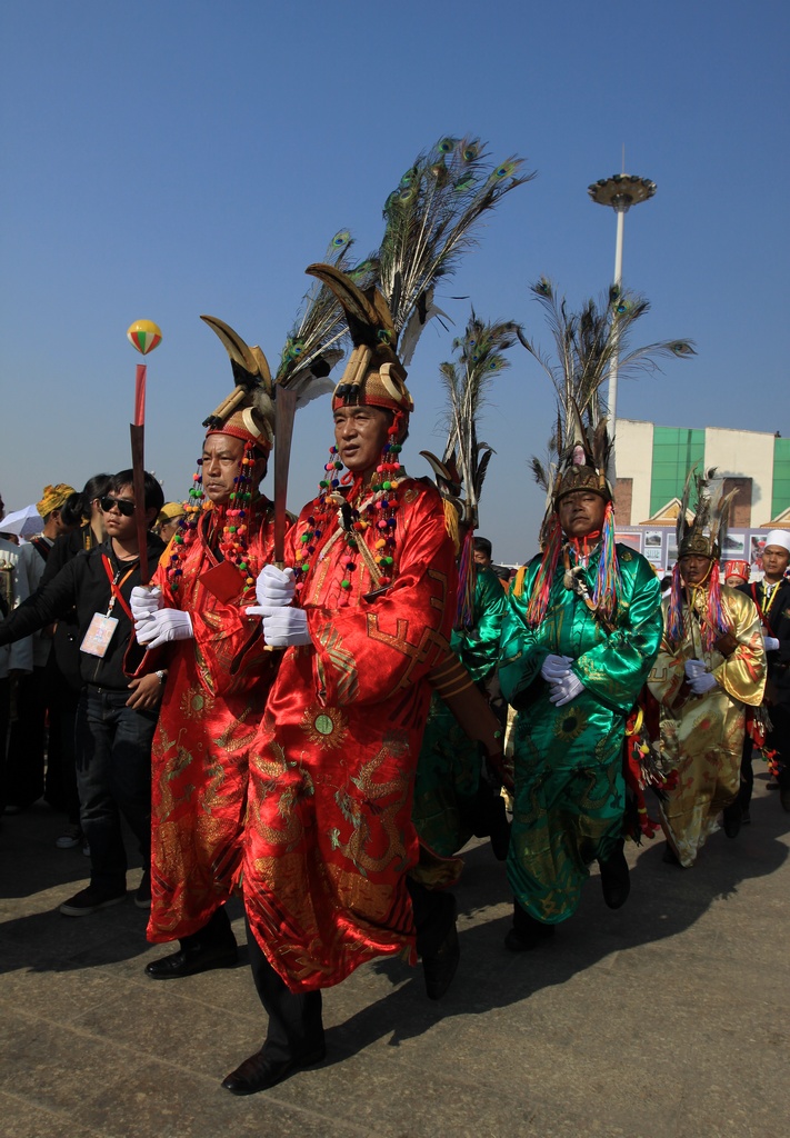 目瑙纵歌_红衣、绿衣、黄衣六位“瑙双”领舞 摄影 画梦行