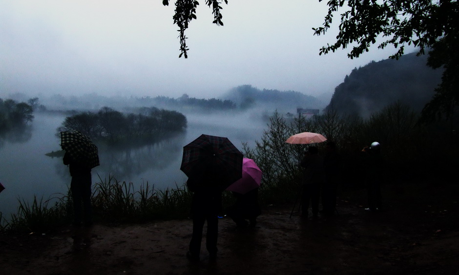 雨中月亮湾。 摄影 liuguorong