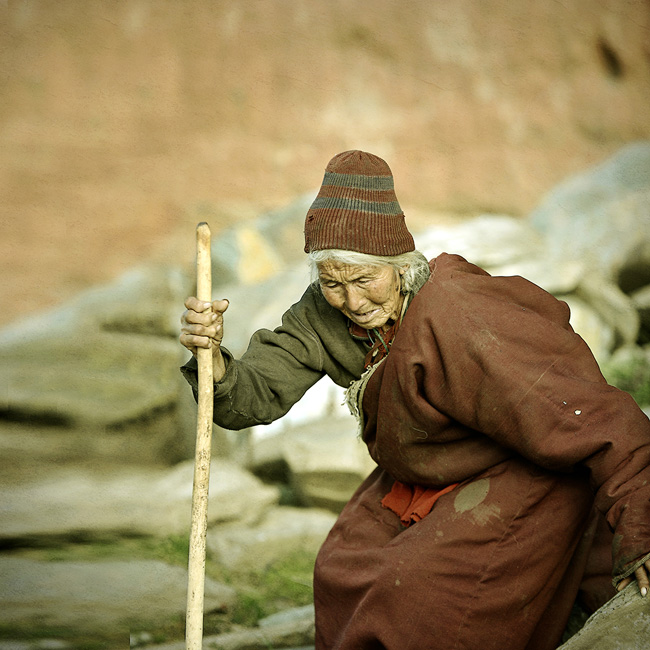 郎木寺的老阿婆 摄影 明浩