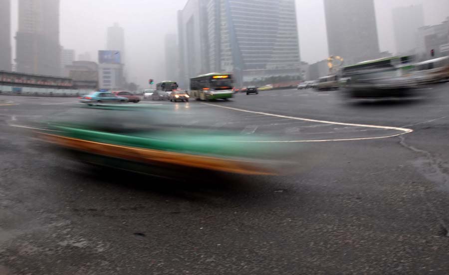 雨雾挡不住 摄影 毛桂荣