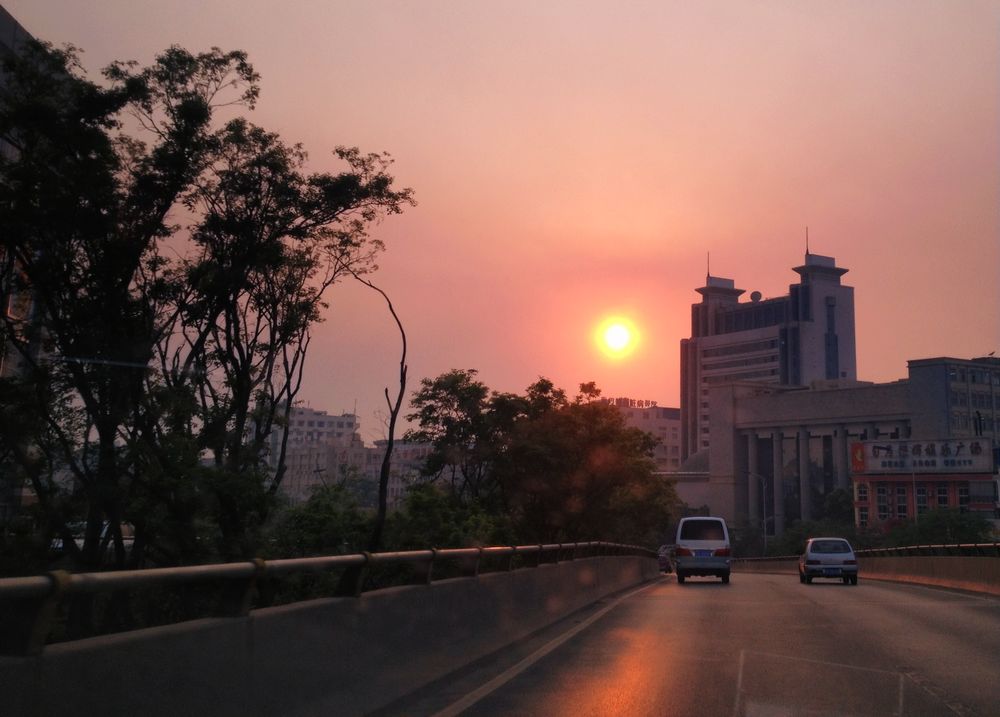 迎着夕阳回家 摄影 少君