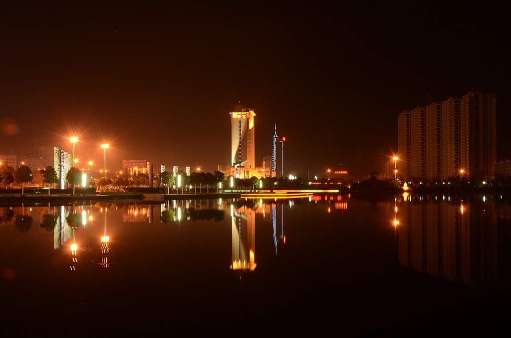 凤鸣湖夜景 摄影 狼鹰