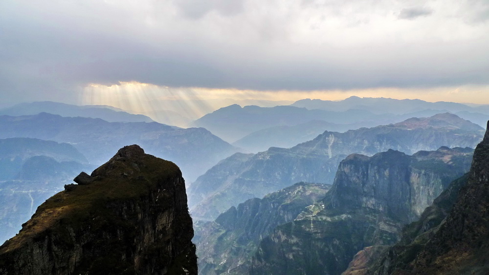 “一览众山小”——昭通鸡公山（5） 摄影 花开我先知