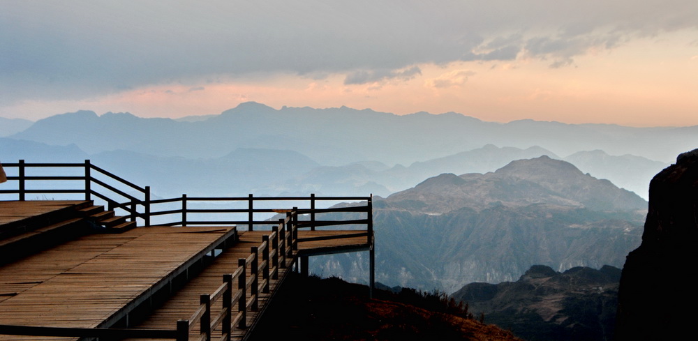 “一览众山小”——昭通鸡公山（6） 摄影 花开我先知