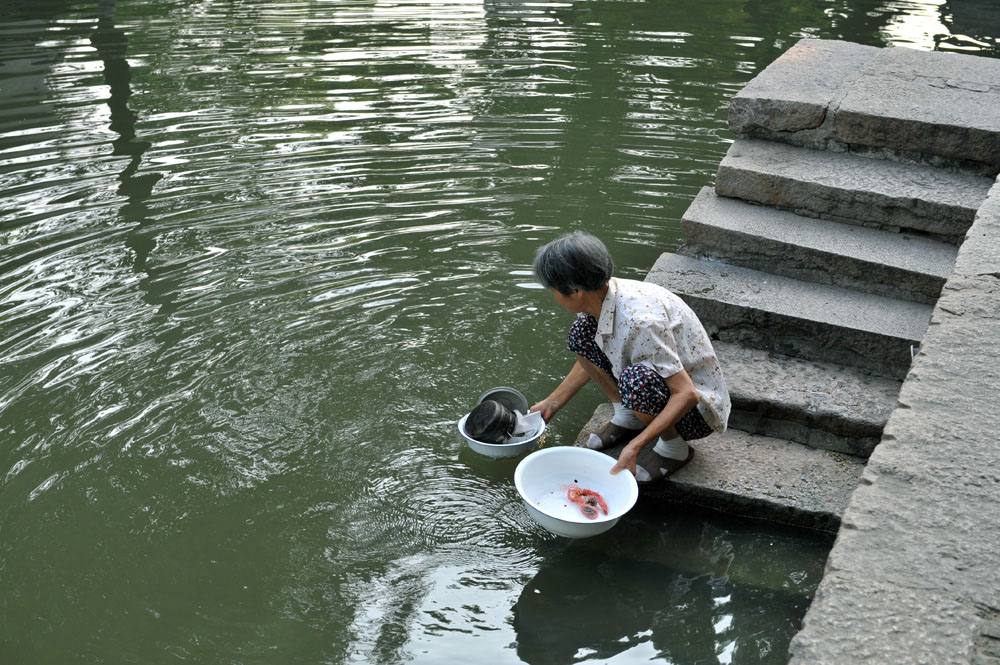 水乡阿婆 摄影 王绍雲