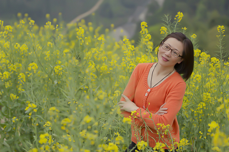 油菜花与女人花 摄影 上海浪漫满屋