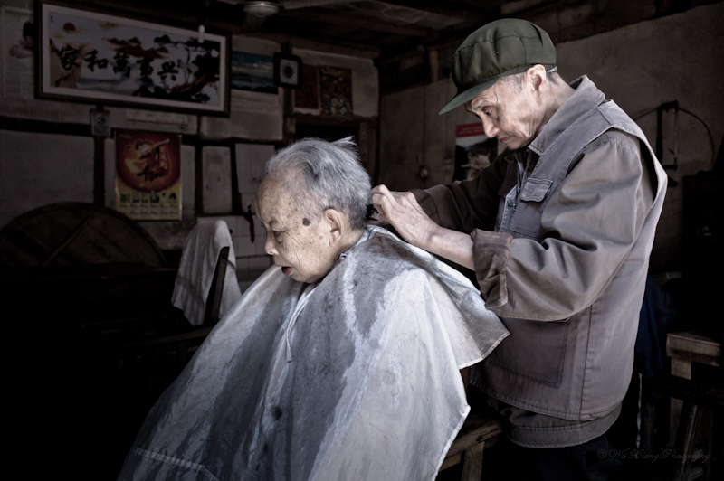 重庆中山古镇上的老式理发店 摄影 wei1108