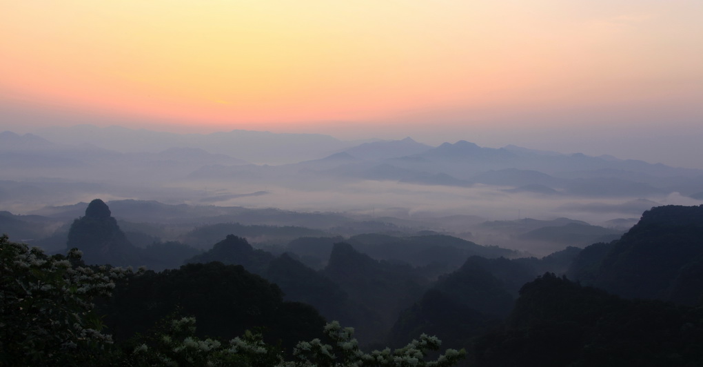 东 方 欲 晓 摄影 禾田水