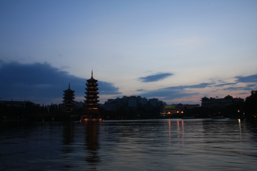 杉湖双塔夜景 摄影 侗家山妹