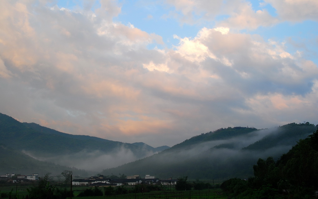 山 乡 云 雾 摄影 禾田水