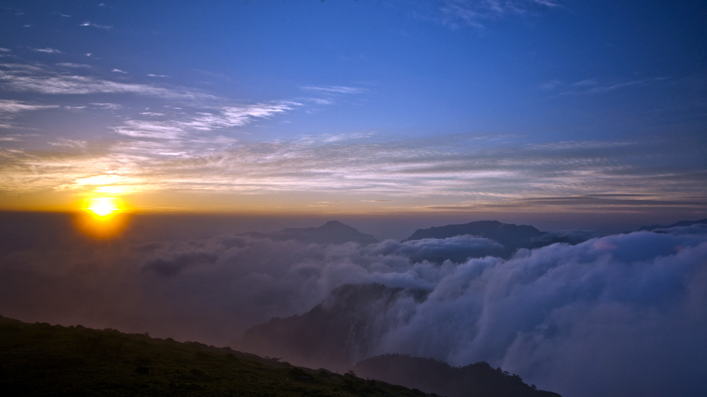 红岩顶日出 摄影 葛达山