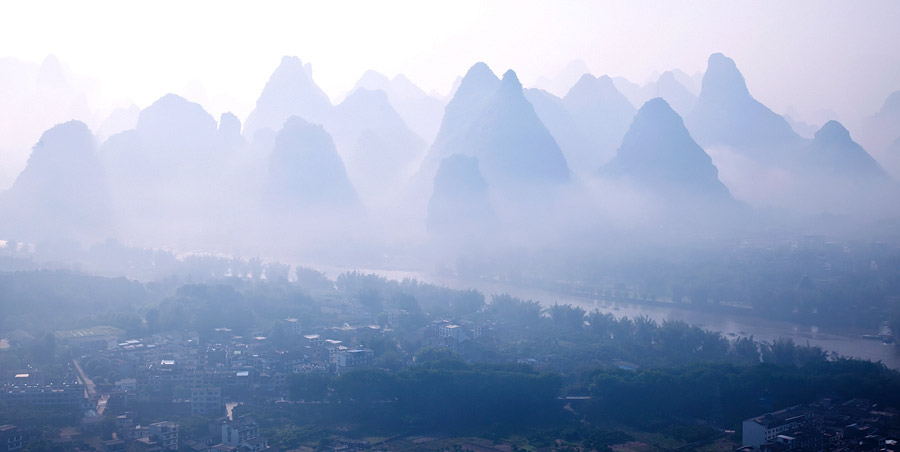 晨雾绕山城 摄影 中一贝