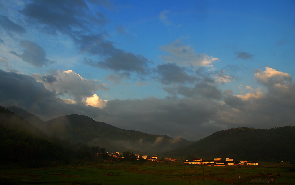 山 乡 晨 早 摄影 禾田水