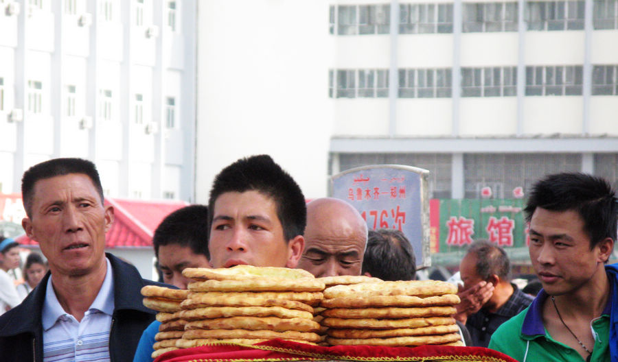 站台前的馕饼 摄影 shanfenghao