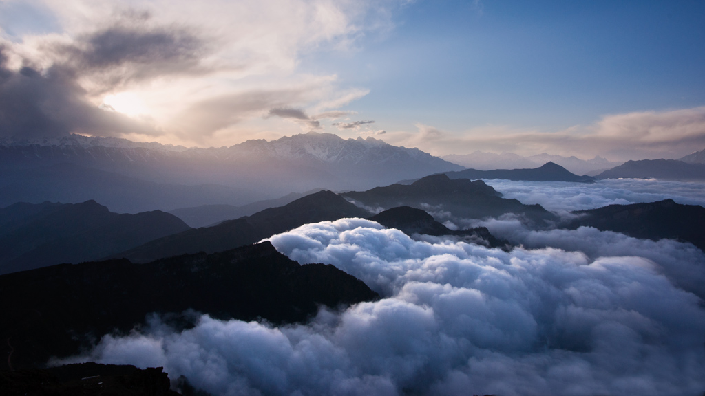 笔架峰下暮曲隆 摄影 葛达山