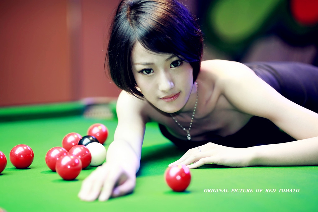 Billiards girl 摄影 红色番茄