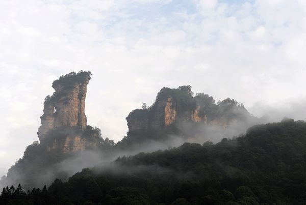 张家界风光 摄影 推窗临月