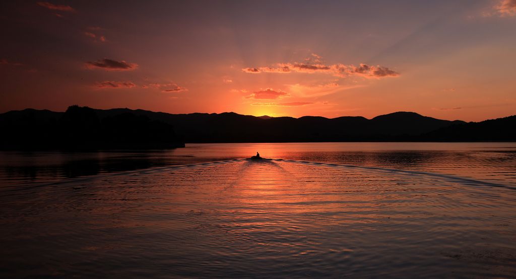 夕阳泛舟 摄影 西山法师