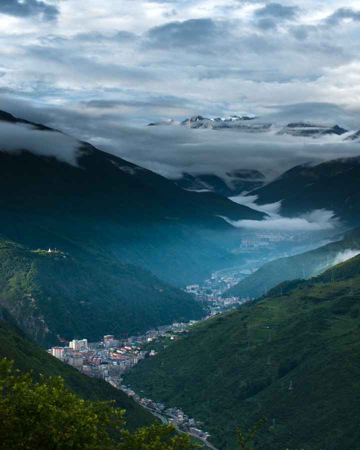 高山下的溜溜城 摄影 葛达山