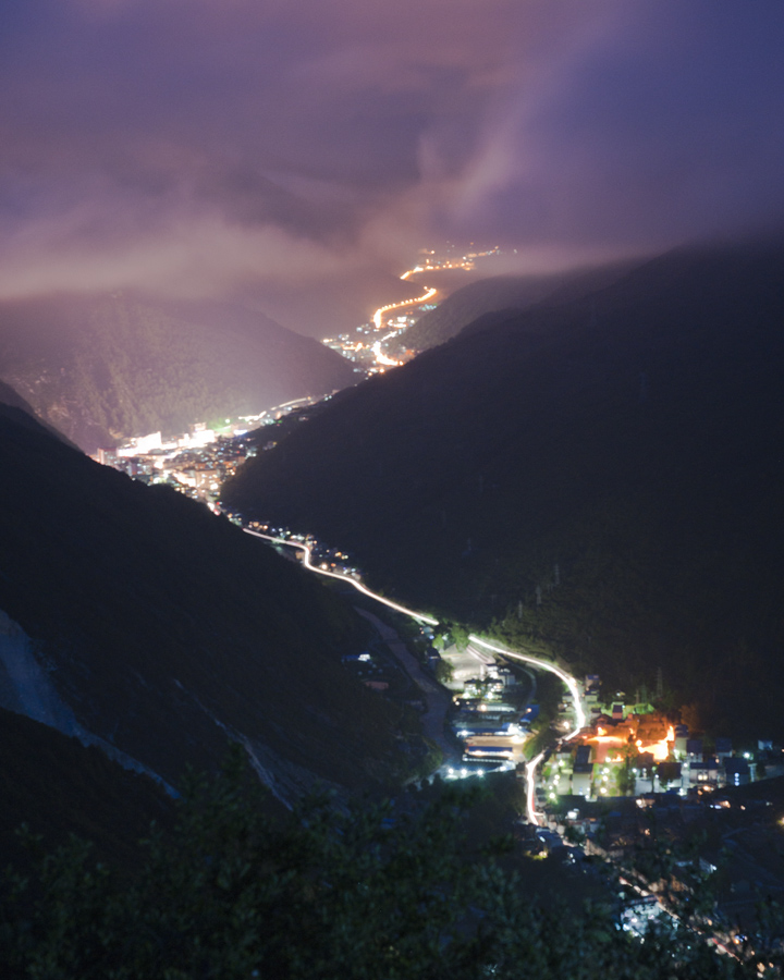 灯华车龙溜溜城 摄影 葛达山