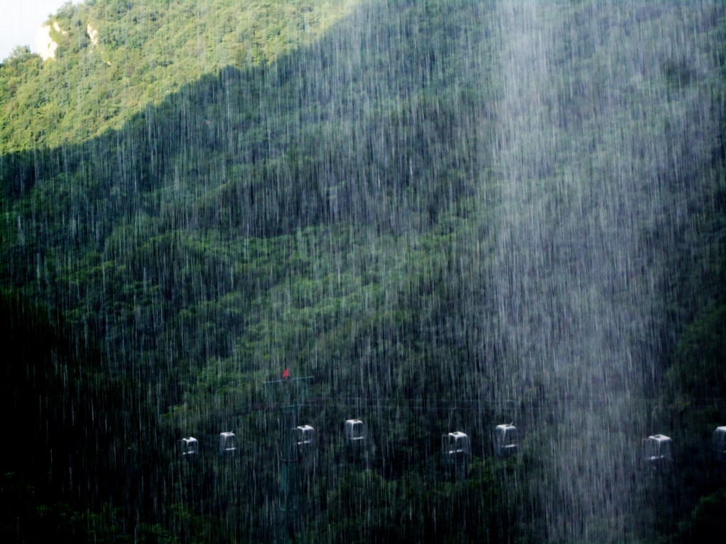 暴雨中的索道 摄影 李建都