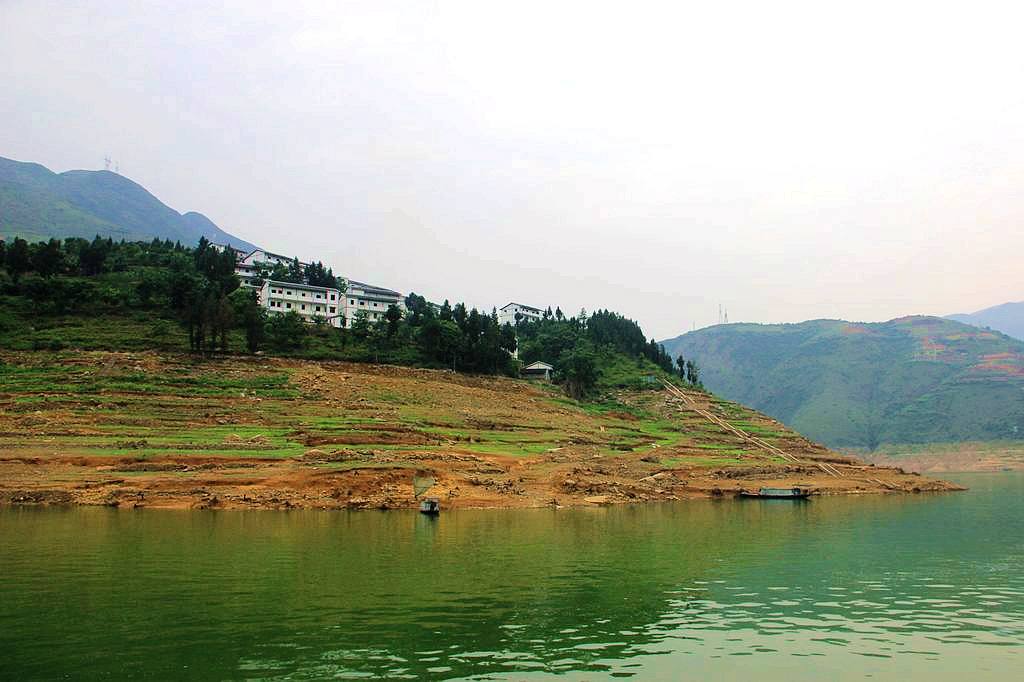 行行摄摄游长江-4（三峡移民村） 摄影 月亮船