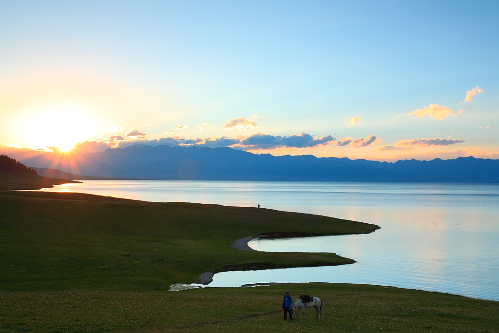 赛里木湖.夕照 摄影 流云飞