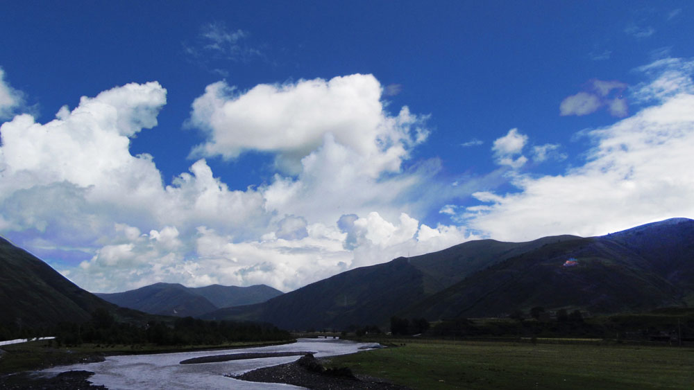 八月康巴 摄影 山高云淡