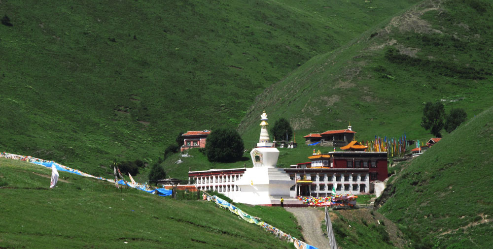 八月康巴 摄影 山高云淡