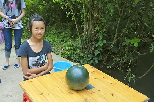 卖西瓜的小女孩 摄影 老好