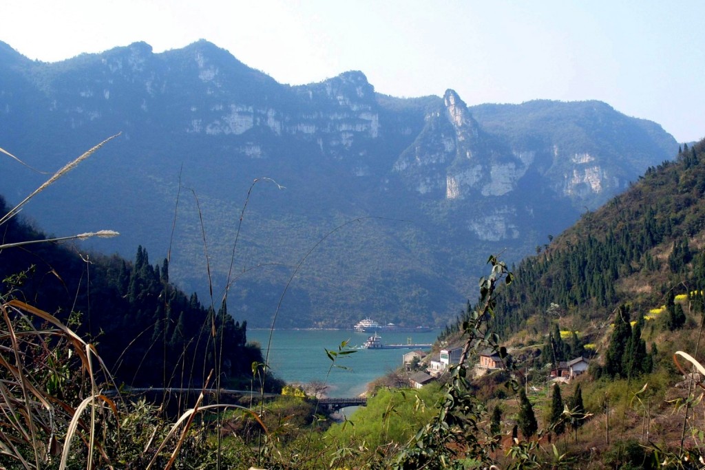 西陵峡畔 摄影 峡江红叶