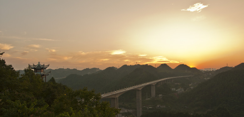 晚霞中的观山湖大桥 摄影 休闲心怡居