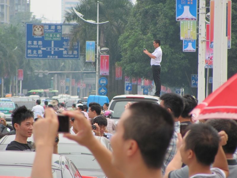 抢占制高点 摄影 张郎